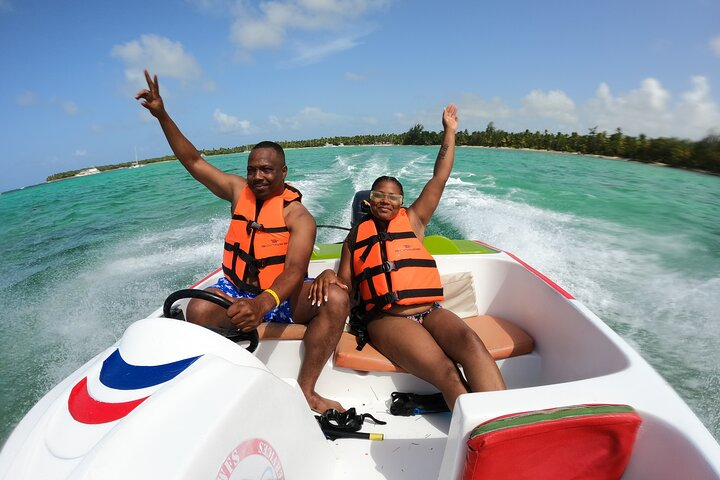 Join us on an incredible 2-hour trip through the clear waters of the Atlantic Ocean!